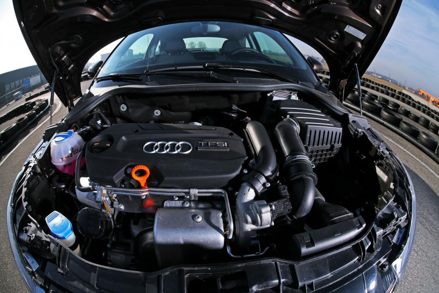Моторный отсек Audi A1 by Pogea Racing (8X) 2011 года  (фото 9 из 29)